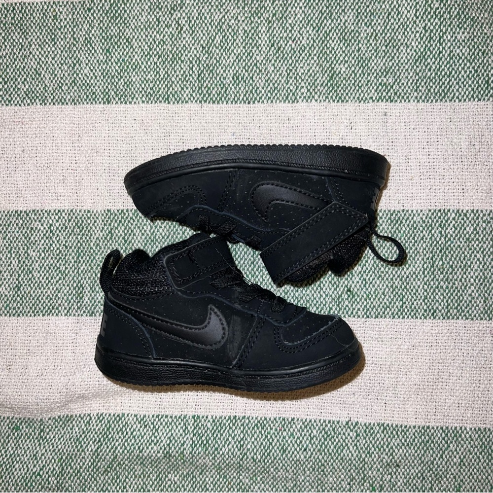 Boys Nike Court Borough